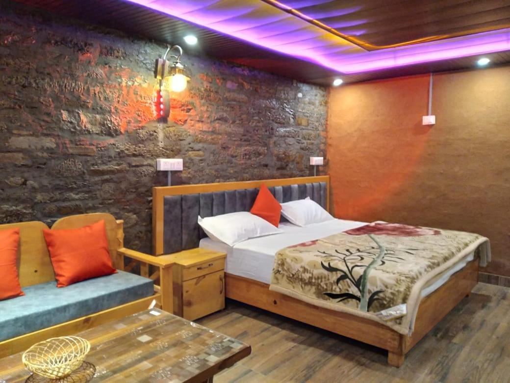 Nature Villaas Basa Homestay Pauri Buitenkant foto