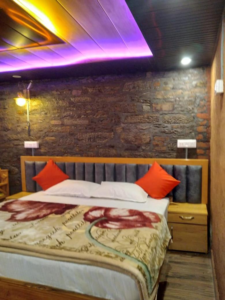 Nature Villaas Basa Homestay Pauri Buitenkant foto