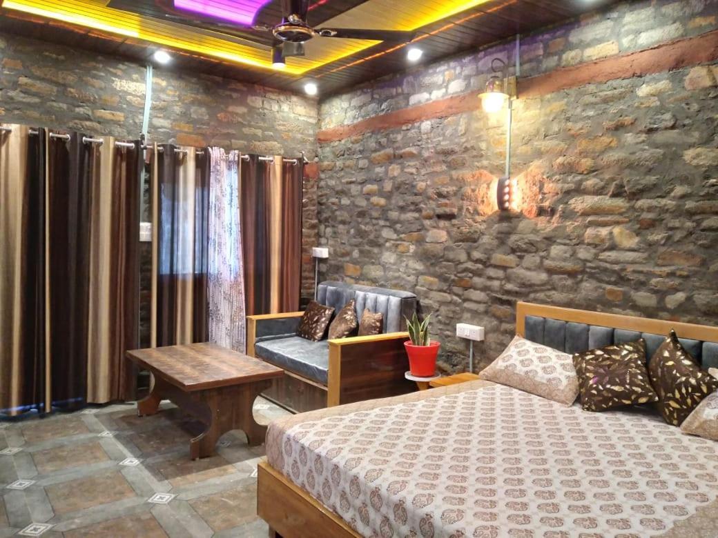 Nature Villaas Basa Homestay Pauri Buitenkant foto