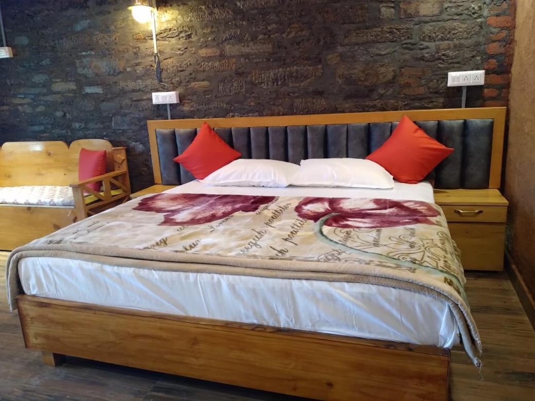 Nature Villaas Basa Homestay Pauri Buitenkant foto