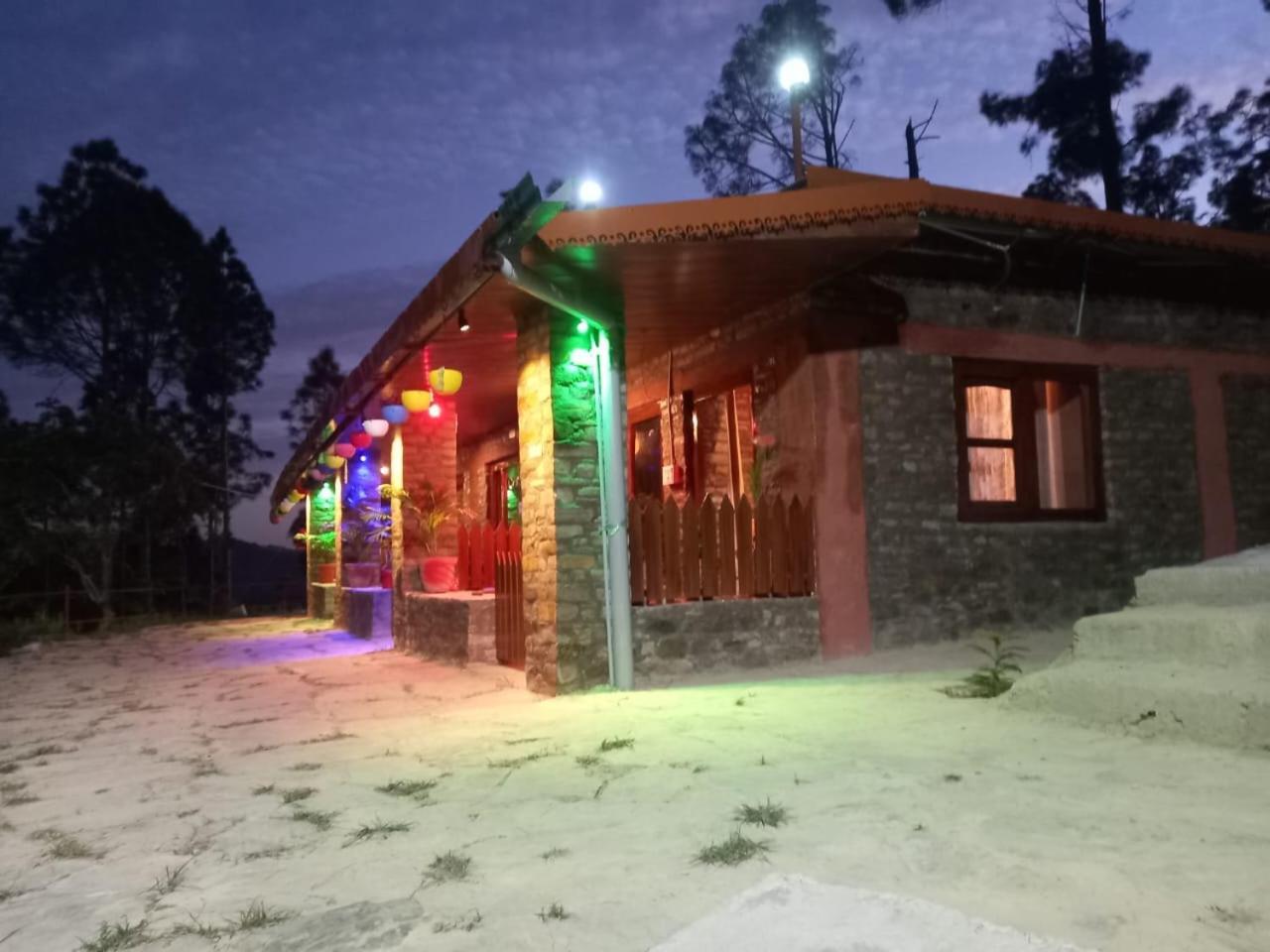 Nature Villaas Basa Homestay Pauri Buitenkant foto