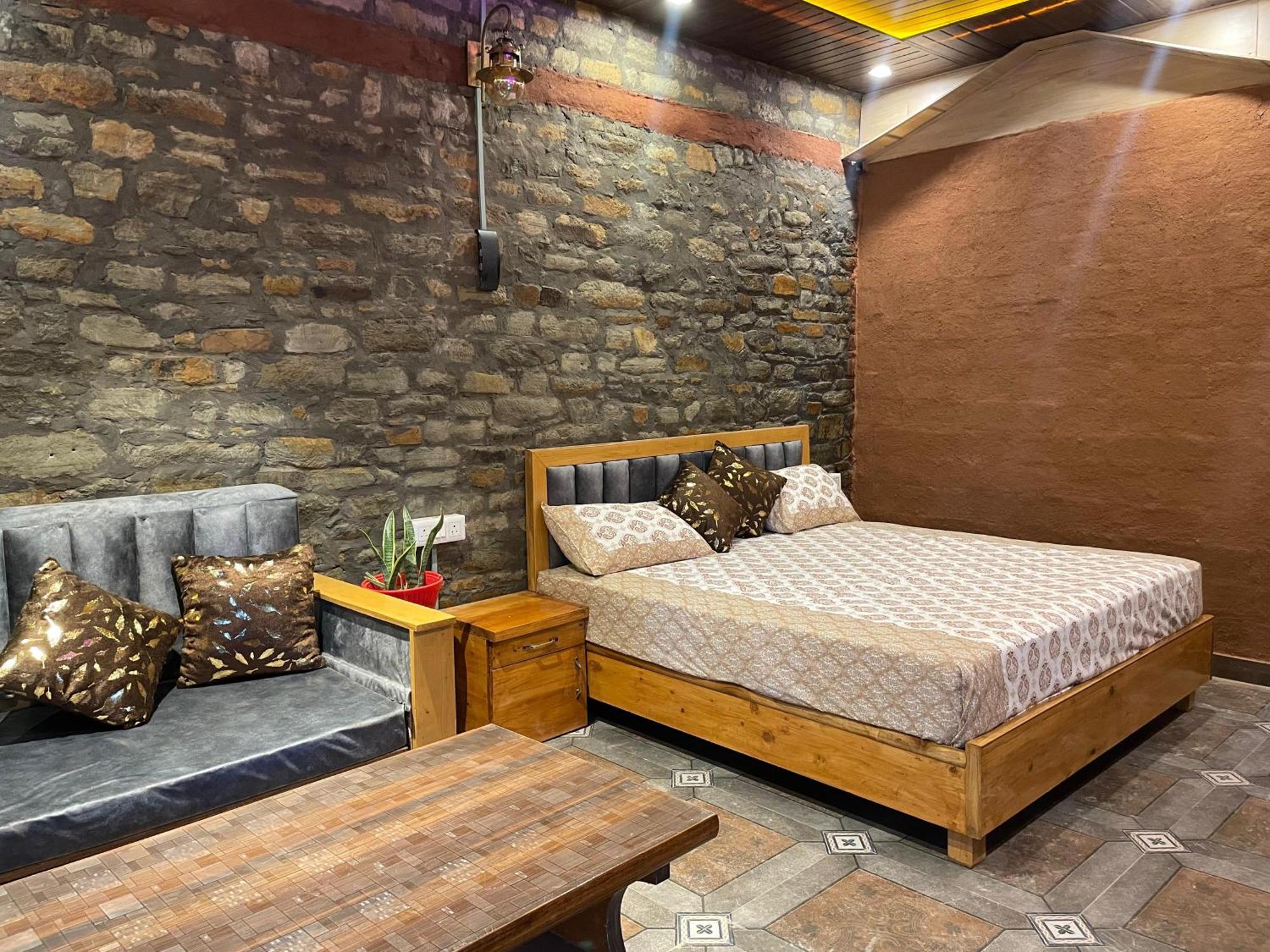 Nature Villaas Basa Homestay Pauri Buitenkant foto