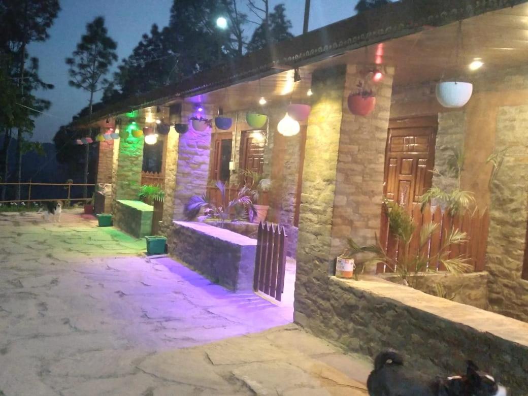 Nature Villaas Basa Homestay Pauri Buitenkant foto