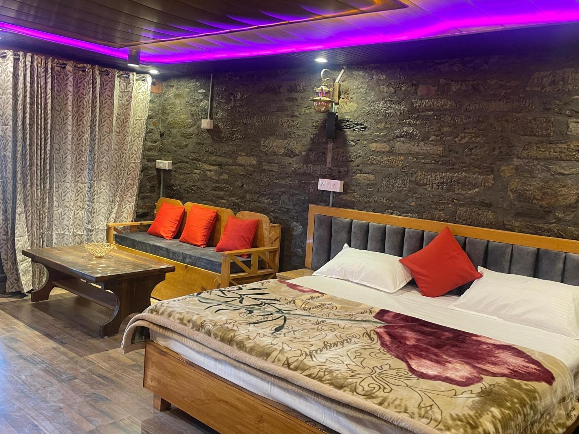Nature Villaas Basa Homestay Pauri Buitenkant foto