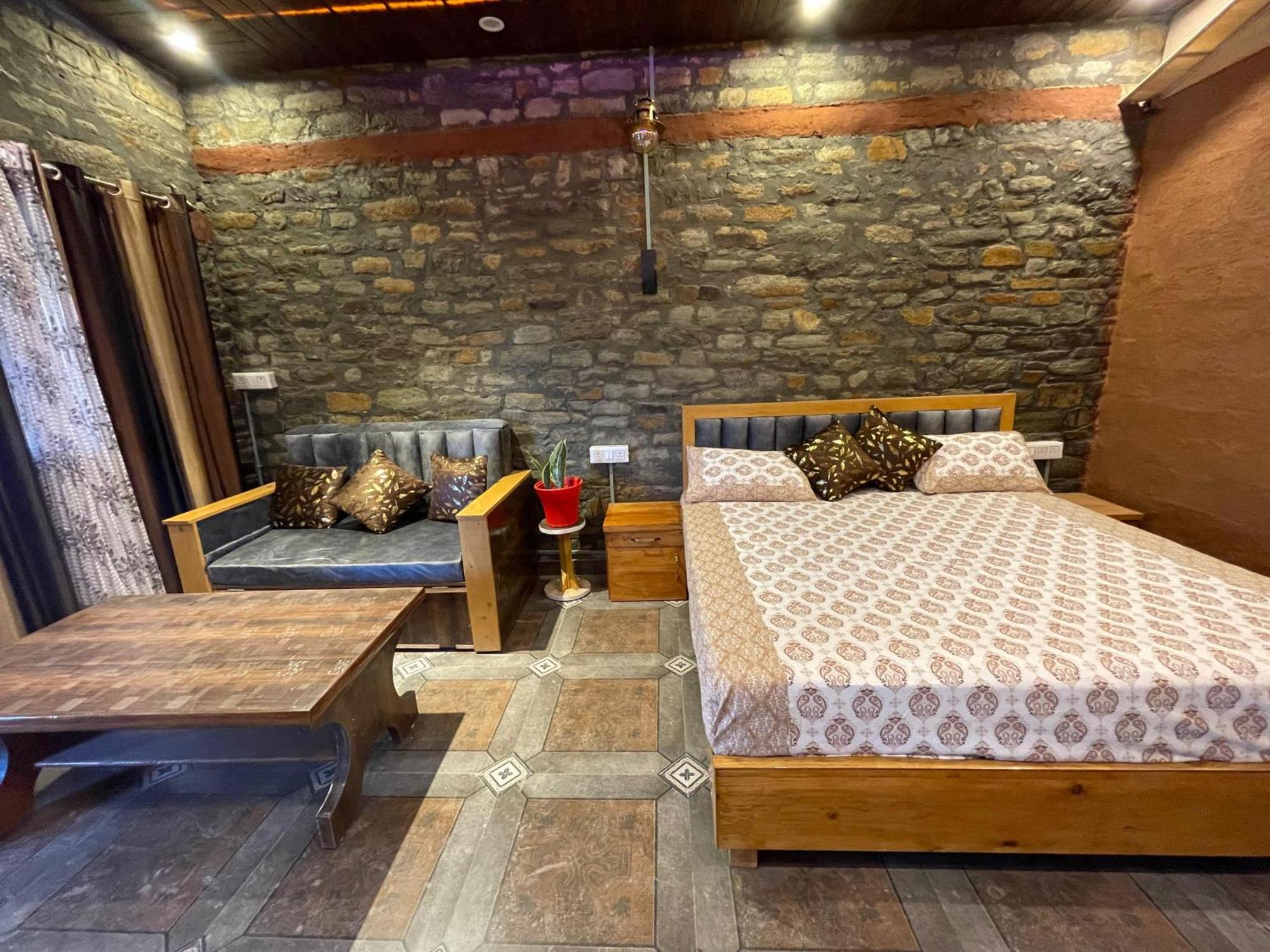 Nature Villaas Basa Homestay Pauri Buitenkant foto