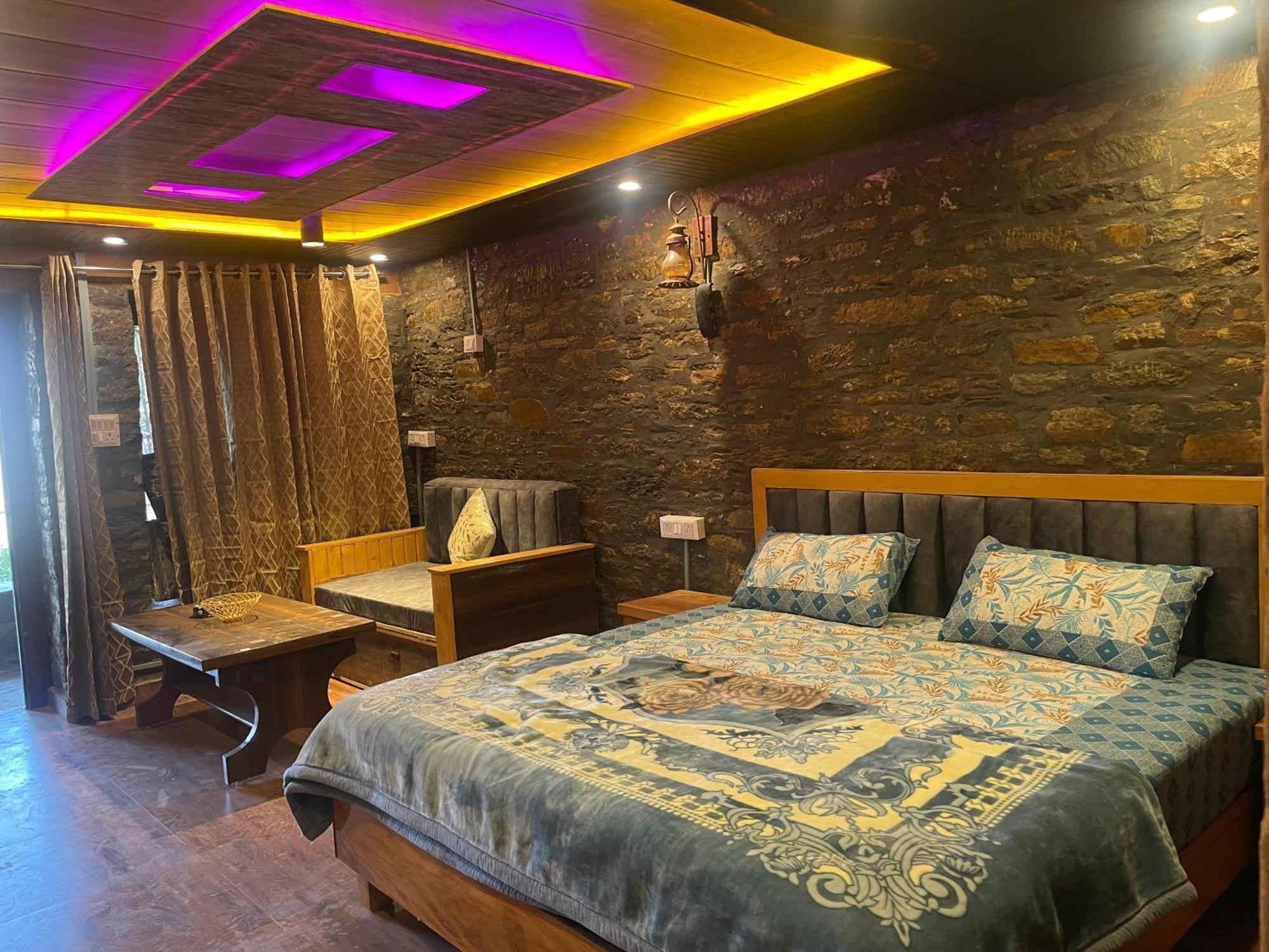 Nature Villaas Basa Homestay Pauri Buitenkant foto
