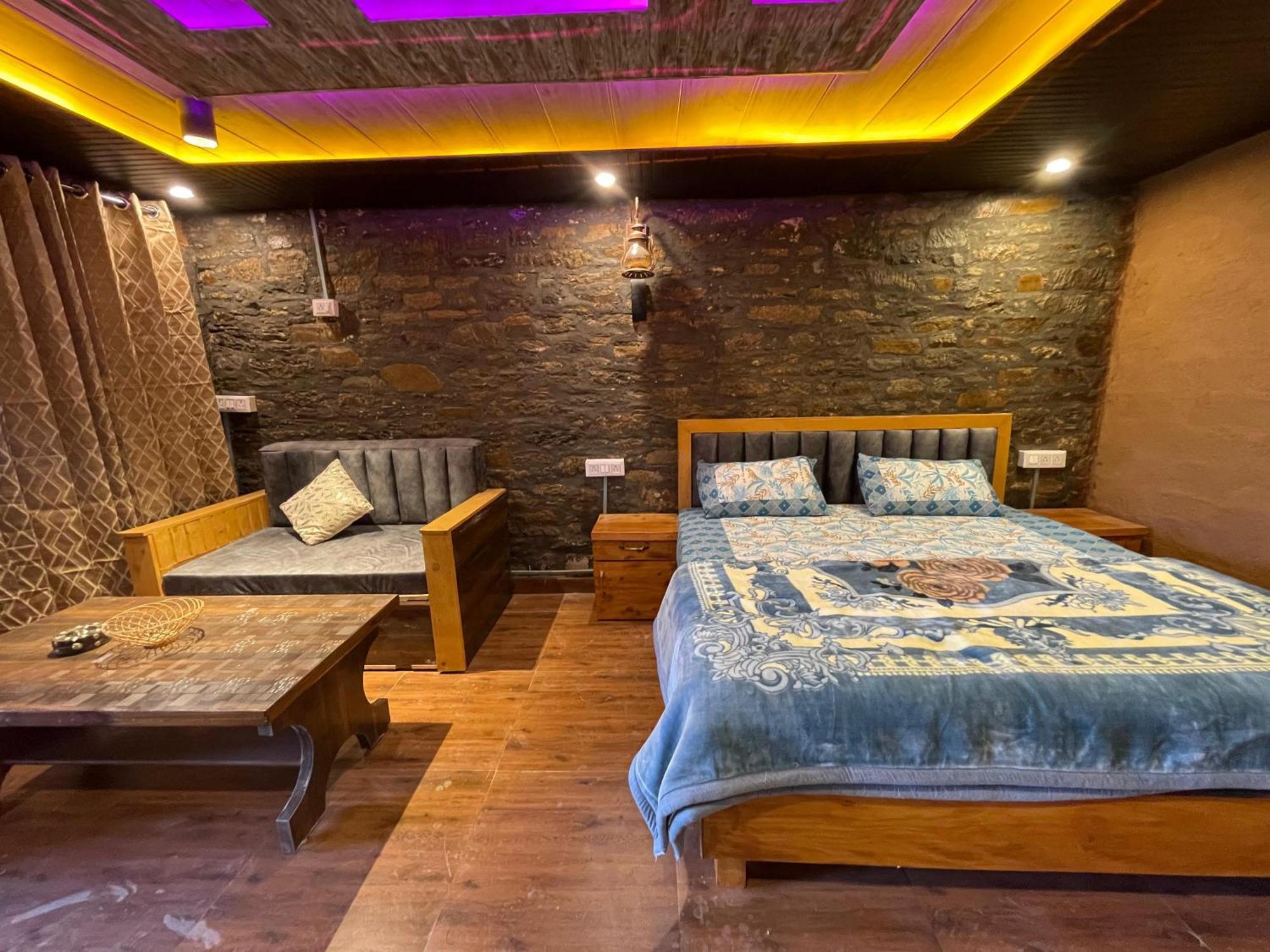 Nature Villaas Basa Homestay Pauri Buitenkant foto